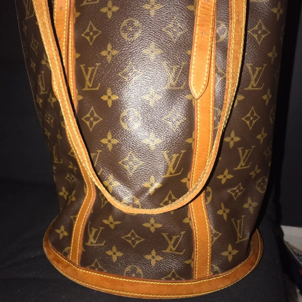 Louis Vuitton GM bucket bag